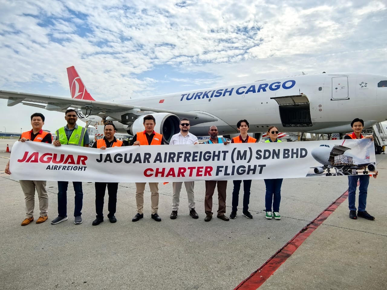 Jaguar Airfreight team with a Turkish Cargo charter aircraft